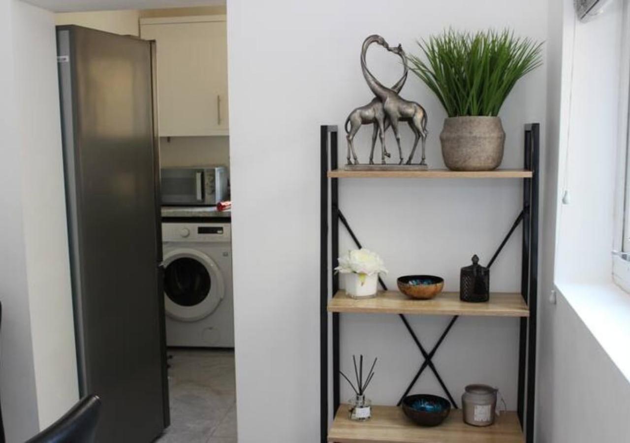 Вилла Newly Refurbished 3 Bed 2.5 Bath House In Staines Экстерьер фото