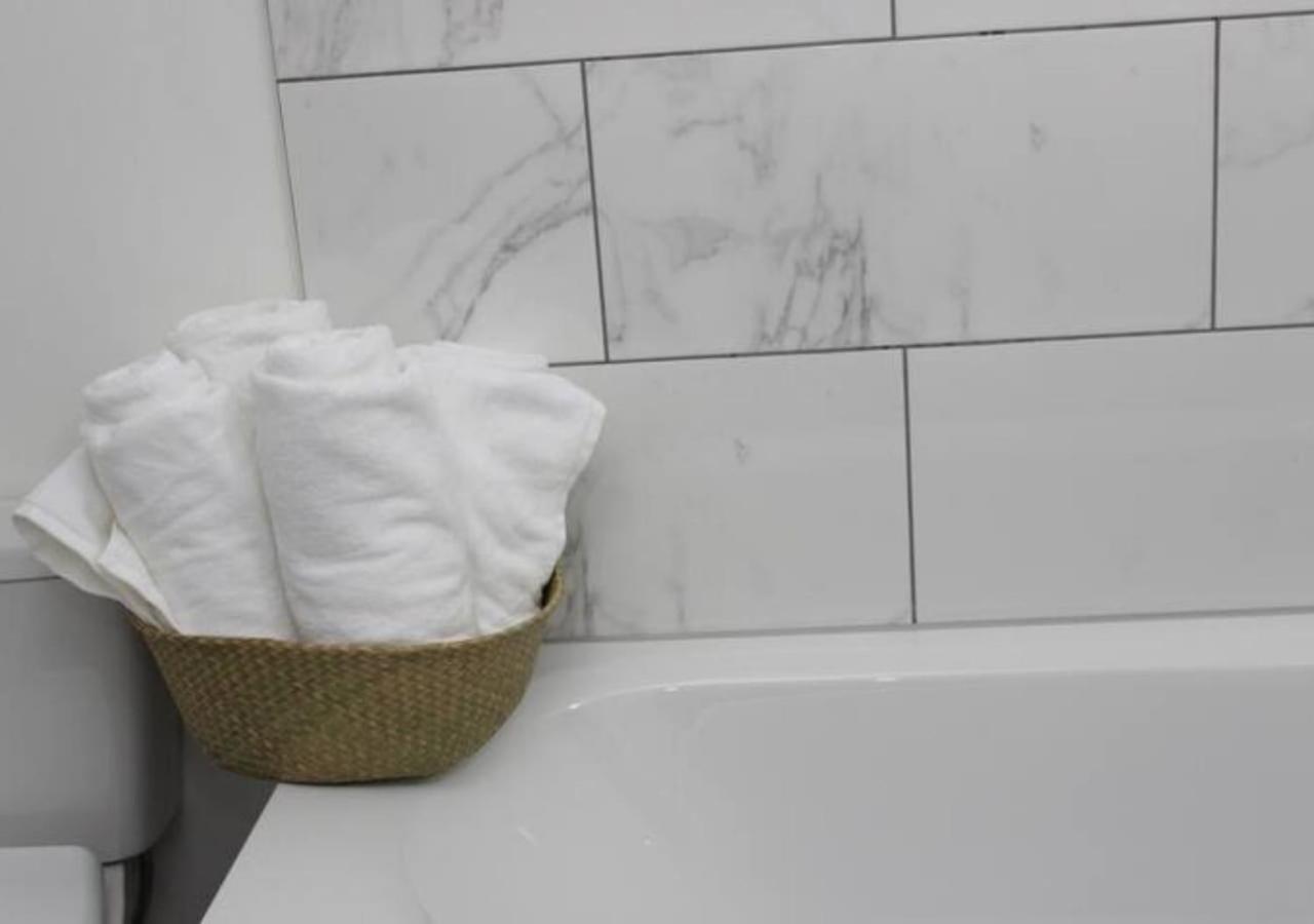 Вилла Newly Refurbished 3 Bed 2.5 Bath House In Staines Экстерьер фото